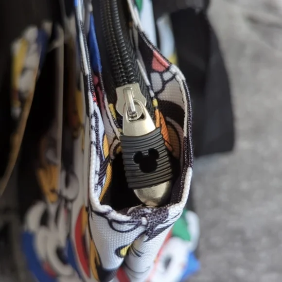 Disney Mickey and Friends Tote Bag Brand New - Picture 8 of 16